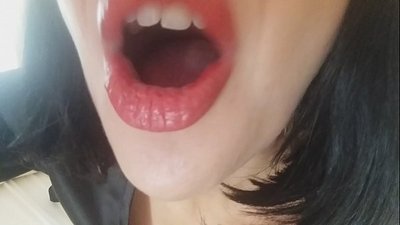 Սիրելիս, քո խորթ մայրիկը քեզ այսօր չի թողնի դպրոց գնալ... Ես քո կարիքը շատ ունեմ...